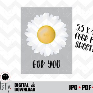 Puede incluir: Descarga digital imprimible de cuatro etiquetas de regalo de margarita de 5,5 x 4,25 pulgadas con el texto "Para ti" y un círculo amarillo con la palabra "eos" en el centro.