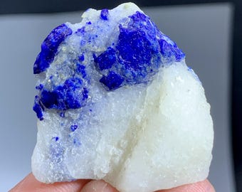 美しく、よく終端されたロイヤルブルーのラズライト結晶（マトリックス