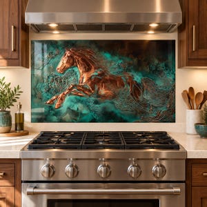 Keukenachterwand van gehard glas, galopperend paard met koperen patina