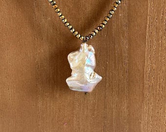 Hawaiian Keishi Pearl Iridescent Purple Pendant 18” Iridescent Gold Bead Necklace