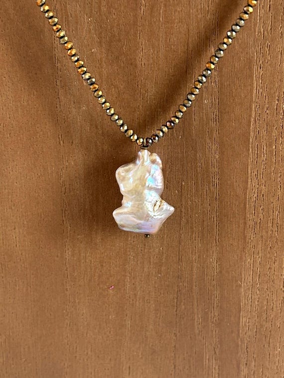 Hawaiian Keishi Pearl Iridescent Purple Pendant 18” Iridescent Gold Bead Necklace