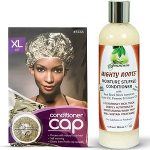 Peut inclure: Un paquet de bonnet de conditionnement de taille XL avec un diamètre de 30,48 cm et une bouteille de revitalisant Mighty Roots Moisture Stuffed. La bouteille de revitalisant est blanche avec une étiquette marron et des accents verts. Le bonnet est argenté.