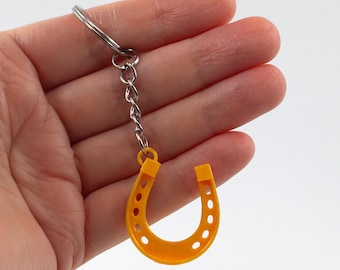 St. Patrick Horseshoe Keychain | Lucky & Elegant Irish Accessory | 3D Printed