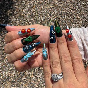 Coraline Press on Nails