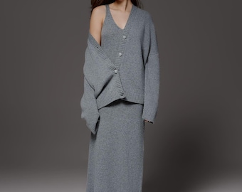 Lambswool Cardigan – Relaxed Knit Sweater