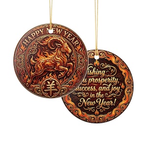 Könnte beinhalten: Zwei runde Hängeschmuckstücke mit einer feurigen Ziegenillustration, dem Text Happy New Year und einem chinesischen Schriftzeichen für Ziege. Das zweite Schmuckstück zeigt den Text Wishing you prosperity, success, and joy in the New Year! mit Flammen.