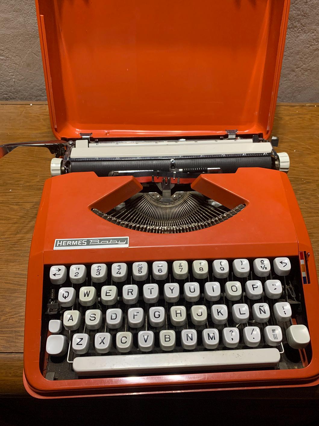 完動品　HERMES baby エルメスベイビータイプライター　オレンジカラ― 完動品 HERMES baby エルメスベイビータイプライター オレンジカラ―