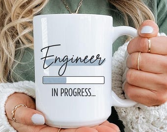 Ingenieur in uitvoering mok, grappige ingenieur student koffiemok, toekomstig ingenieur cadeau, engineering afstudeercadeau, STEM student mok