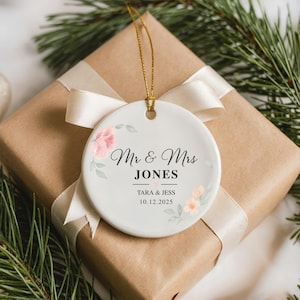 Getrouwde ornamenten, bruiloftornament, bloemversieringen, ornament man en vrouw, gepersonaliseerde kerstornamenten, kerstversieringen