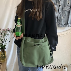 Bolso de lona de gran capacidad para portátil de 15,6 pulgadas, bandolera con cierre magnético y bordado personalizado, color negro, verde, amarillo y beige.