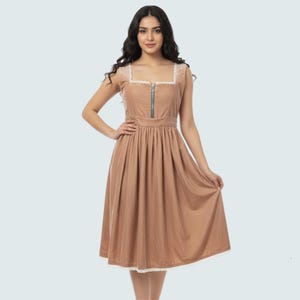 Modern beige sammetsdirndl-midiklänning | Avslappnad Oktoberfest-outfit traditionell tysk stil | Bayersk trachtenklänning med förkläde