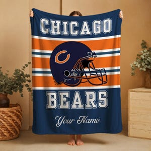 Personalized Chicago Football Blanket,Custom Name Bears Fan Throw,Game Day Flannel Gift,Senior Night Birthday Present,Team Spirit Decor bild 3