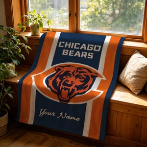 Personalized Chicago Football Blanket,Custom Name Bears Fan Throw,Game Day Flannel Gift,Senior Night Birthday Present,Team Spirit Decor bild 10