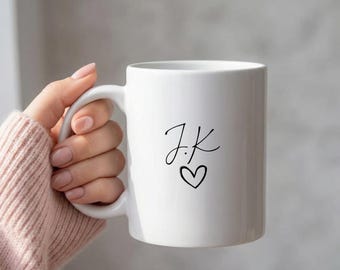 Tazza da caffè con iniziale personalizzata, monogramma minimalista con cuore, regalo personalizzato per coppie, regalo di nozze