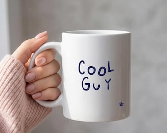 クールな男のマグカップ、ミニマリストな手書きの名言コーヒーカップ、彼へのキュートなブルーの文字のギフト、普段使いのティーマグ