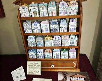 Lenox Spice Village Juego completo de 24 • Estante de madera incluido