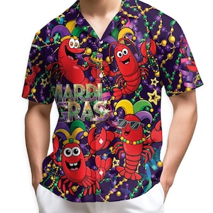 Peut inclure: Chemise violette à boutons avec un motif Mardi Gras. La chemise présente des homards rouges de dessin animé portant des lunettes de soleil et des chapeaux de bouffon, avec les mots "Mardi Gras" en or. Le motif comprend des guirlandes de perles et des étoiles.