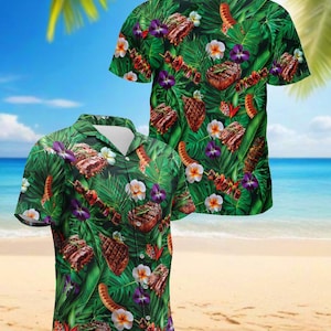 Puede incluir: Una bandeja de servir de madera hecha a mano con acabado natural. De forma rectangular, tiene bordes elevados y dos asas. La veta de la madera es visible. Dimensiones: aprox. 45 cm de largo, 30 cm de ancho y 5 cm de alto.