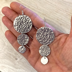 Orecchini di bigiotteria pendenti in argento alluminio