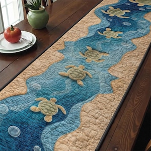Camino de mesa acolchado con tortuga marina costera, decoración de casa de playa con agua azul océano y arena, tapete de patchwork con estilo náutico de vida marina.