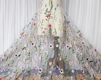 花柄の精巧な刺繍が施された柔らかなチュール生地。女の子のドレス、ウェディングドレス、ブライダルドレス、パーティードレス用のチュール生地。1ヤード。