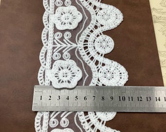 Bordados delicados de flores em algodão, acabamento em renda floral. Bordas de renda Taj. Renda independente.