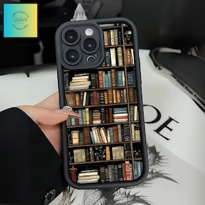 May include: Black phone case with a detailed bookshelf design, showing books of different sizes and colours. The case has a black border and a camera cutout. The upper left corner has a logo with the text "Stellante".
