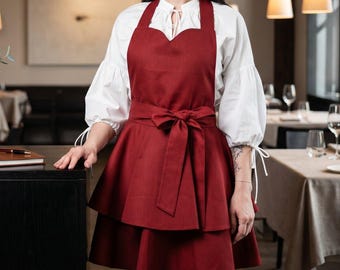 Vestido tipo delantal burdeos con volantes, falda escalonada y escote corazón, uniforme de camarera para cafetería o restaurante resistente al agua.