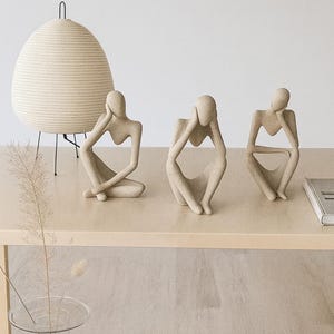 Modern Abstract Resin Statue – Minimalist Sitting Figurine for Home, Office & Shelf Decor
