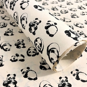 Decoratieve cadeauverpakking | Huwelijkscadeau | Handgemaakt pandapapier | Vlak vel papier | Cadeaupapierrol | Bruiloft uitnodiging | Dierlijk papier