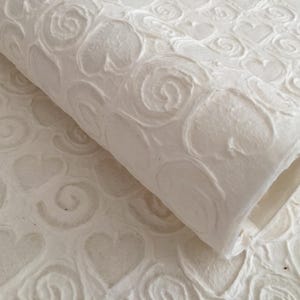 Hoja de papel morera, papel decorativo hecho a mano, papel hecho a mano con borde desbarbado, scrapbooking, cubierta de libro, papel de lujo grueso con corazón y remolinos