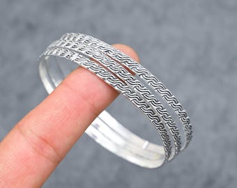 Conjunto de brazaletes grabados chapados en plata oxidada: Brazaletes apilables étnicos tribales de estilo bohemio