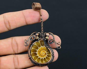 Colgante de fósil de amonita / Collar bohemio hecho a mano con alambre de cobre
