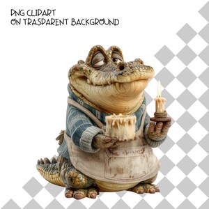 Op de afbeelding: Een grillige illustratie van een alligator met een blauw gestreept overhemd en schort, die een taart en een kaars vasthoudt. De afbeelding bevat de tekst "PNG CLIPART ON TRASPARENT BACKGROUND". De alligator heeft een vriendelijke uitdrukking.