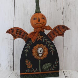 HALLOWEEN PUMPKIN COLLECTIBLE/Wooden Folk Art