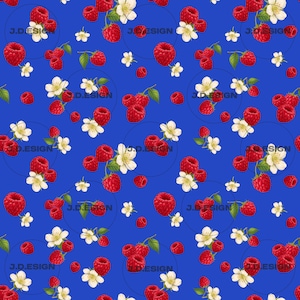 Könnte beinhalten: Ein nahtloses Muster auf leuchtend blauem Hintergrund mit roten Himbeeren, grünen Blättern und weißen fünfblättrigen Blüten. Der Text J.D.ESIGN wiederholt sich in dunkler Schrift auf der Oberfläche und ist in das Design integriert.