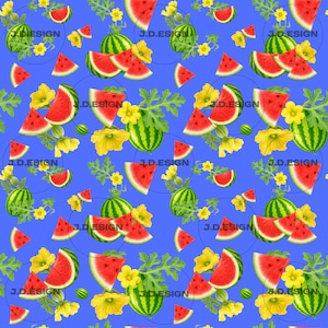 Könnte beinhalten: Ein sich wiederholendes Muster auf leuchtend blauem Hintergrund mit ganzen grünen Wassermelonen, Wassermelonenscheiben mit rotem Fruchtfleisch und schwarzen Kernen, gelben Blüten und grünen Blättern, überlagert mit dem Text J.D.DESIGN.