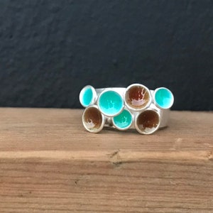 Sterling zilveren ring, bruingroen email, auteur creatie, uniek stuk, zilveren ring maat 7