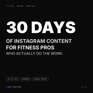 Puede incluir: Gráfico negro con texto blanco: "30 DÍAS DE CONTENIDO DE INSTAGRAM PARA PROFESIONALES DEL FITNESS QUE REALMENTE HACEN EL TRABAJO". Incluye los botones "PLAN DE 30 DÍAS", "MARCO" y "MENSUAL REUTILIZABLE". El texto "V.01.2026 - INSTAGRAM - PLAN DE CONTENIDO" está en la parte superior.