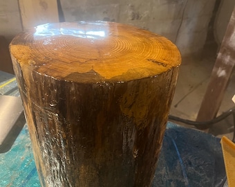 Mesa de tocón de fresno con patas ajustables