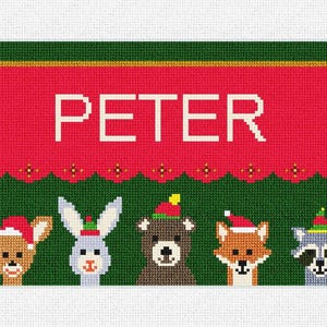 Peut inclure: Une broderie sur le thème de Noël avec le nom "PETER" en lettres blanches sur une bannière rouge. En dessous, cinq animaux de dessins animés, dont un cerf, un lapin, un ours, un renard et un raton laveur, portant chacun un chapeau de fête.