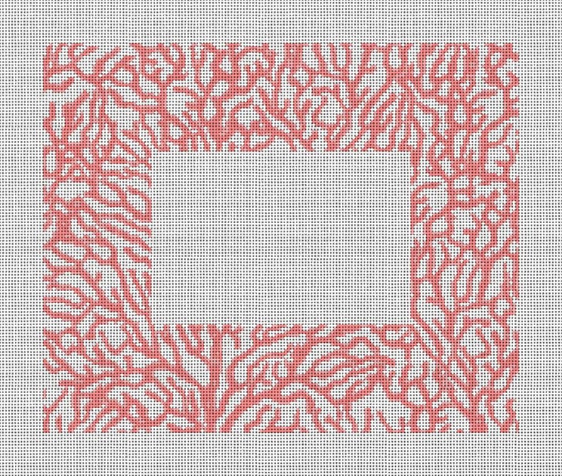 Puede incluir: Un lienzo cuadrado con un patr&oacute;n de arrecife de coral de color coral que enmarca un espacio rectangular blanco. El dise&ntilde;o de coral es intrincado y detallado, creando una apariencia texturizada sobre el fondo blanco.