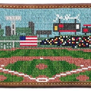Cartera de tarjetas bordada con diseño de campo de béisbol