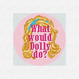 Puede incluir: Un círculo rosa con el pelo rubio de una mujer y el texto "What would Dolly do?" en letras rosas.