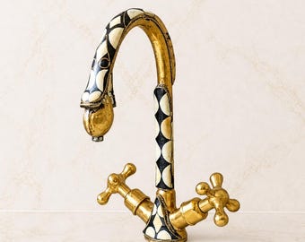 Unlackierter Badezimmer-Waschtischhahn aus Messing - Knochen & Harz weiß schwarzes Inlay, handgefertigte Vintage-Waschbeckenarmatur