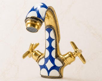 Unlackierter Messinghahn - Weiß-Blauer Harz-Inlay, handgefertigter Vintage-Waschbeckenhahn