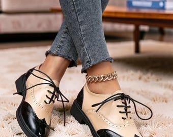Handgefertigte zweifarbige Leder Oxford Flügelspitze Schnürkleid formelle Schuhfrauen
