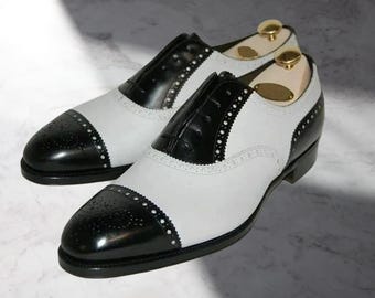 Zapato Oxford para hombre, hecho a mano, en dos tonos, blanco y negro, con punta de ala y puntera.