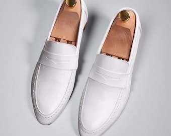 Zapatos mocasines de cuero genuino blanco hechos a mano, estilo mocasín sin cordones.