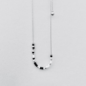 ANPASSAD MORSE CODE-meddelande Halsband i Sterling Silver med Armband Minimalistiskt Smyckesset, Meningsfull Personlig Gåva